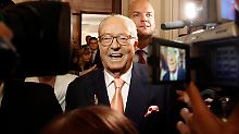 Jean-Marie Le Pen von der rechtsextremen Front National freut sich über seinen Erfolg.