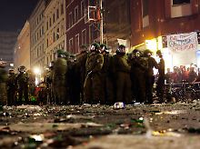 Polizisten am 1. Mai 2009 in Berlin-Kreuzberg.