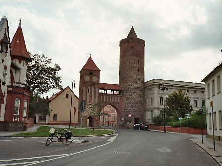 Zu den drei erhaltenen Stadttoren Jüterbogs gehört das Zinnaer Tor.