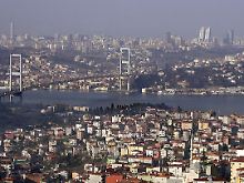 Istanbul liegt auf der geographischen Grenze zwischen Asien und Europa - wohin gehört die Türkei? 