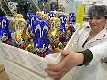 Blaue Hasen sind schon mutig: in der Wergona Schokoladen GmbH in Wernigerode.