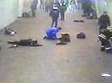 Bilder einer Überwachungskamera der U-Bahn-Station "Park Kultury".