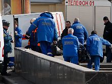 Bei den Anschlägen in zwei Moskauer U-Bahnen sind mindestens 37 Menschen getötet und über 70 verletzt worden.
