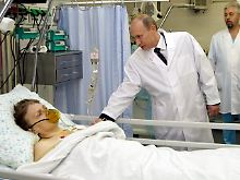 Putin besucht die Opfer des Terroranschlags.
