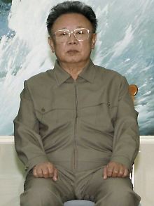 Sein zeitloser Schick "hinterlässt einen tiefen Eindruck" - und das weltweit: Kim Jong-il in Khaki.