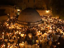 Und abends zu den Äthiopiern: Sie feiern rund um die Helena-Kapelle.