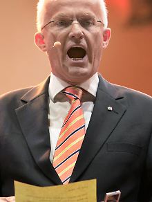 Auch Rüttgers muss noch vom Blatt singen.