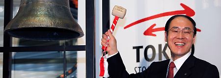 Dai-ichi-Chef Koichiro Watanabe freut sich an der Tokioter Börse über das geglückte IPO.