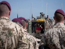 Mehrere Hundert Kameraden nahmen Abschied von den getöteten Fallschirmjägern.