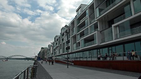 Der Rheinauhafen in Köln ist zur Touristenattraktion geworden. Bei Führungen geht es in zwei Stunden durch den autofreien Stadtteil.