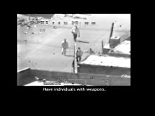 Die Soldaten wollen Waffen erkennen.