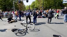Am niederländischen Nationalfeiertag - dem Koninginnedag - ist während einer Parade mit der Königsfamilie in Apeldoorn ein Mann mit dem Auto in die Menge gerast und hat vier Menschen getötet.