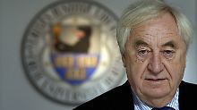 2009 erschienen Nootebooms Erzählungen "Nachts kommen die Füchse".