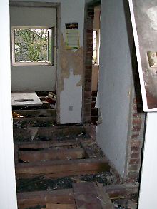 Das Haus des Besitzers nach der Suche.