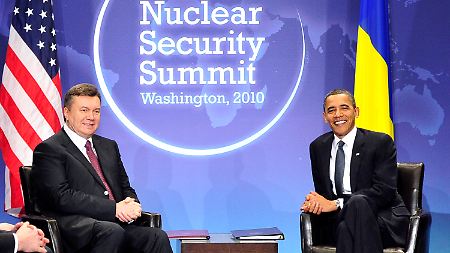 Janukowitsch und Obama bei ihrem bilateralen Treffen  vor der offiziellen Eröffnung des Atom-Gipfels.