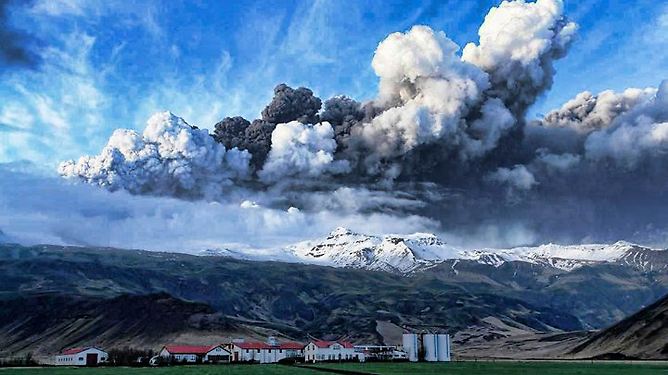 Island verdunkelt: Spektakel aus Feuer und Asche