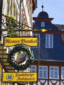 Typische Apfelweinschenke in Sachsenhausen - in dem Stadtteil am südlichen Mainufer gibt es etliche davon. 