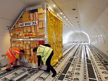 Nur jedes 50. Exportgut wird in der Luft transportiert. Folgen der Vulkan-Wolke für die deutsche Wirtschaft bleiben daher übersichtlich.