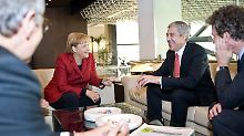 Zwangspause: Merkel in Lissabon mit dem portugiesischen Ministerpräsidenen Jose Socrates.
