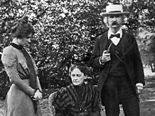 Twain mit Livy und Tochter Clara 1900 in London.
