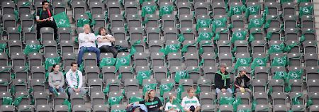 In Berlin war's auch nicht besser: Tribüne im Olympiastadion beim Finale  FCR Duisburg gegen Turbine Potsdam im vergangenen Jahr. Die Menschen kamen erst, als die Männer spielten.