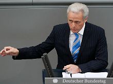 Verkehrsminister Ramsauer sieht die Schuld für das Bahn-Chaos beim ehemaligen Management.