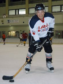 "Eishockey ist die Hälfte mein Lebens", sagt der 84 Jahre alte Shojiro Sagiya. Und die andere? Seine Arbeit.