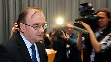 Der ehemalige Staatssekretär im Bundesverteidigungsministerium, Peter Wichert, sagt als Zeuge im Kundus-Untersuchungsausschuss aus (Archivbild vom 18. März 2010).