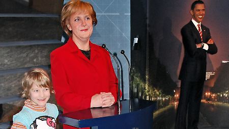 Politiker zum Anfassen: Bundeskanzlerin Angela Merkel ist bei Madame Tussauds in Berlin eine der gefragtesten Persönlichkeiten
