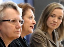 Bundesbildungsministerin Annette Schavan, Bundesjustizministerin Sabine Leutheusser-Schnarrenberger und Bundesfamilienministerin Kristina Schröder (v.l.) leiten den Runden Tisch.
