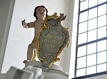 Im Licht der Öffentlichkeit: die katholische Kirche.