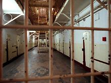 ...bei denen innerhalb von zwei Monaten mehr als 3432 Gefangene im Schnellverfahren zu Haft- und Todesstrafen verurteilt wurden.