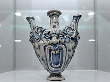 Ebenfalls in Hohenberg zu sehen: Eine Medici-Porzellanvase.