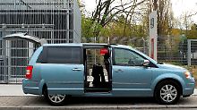 Alles geht elektrisch: Große und kleine Jungs können sich an den per Knopfdruck automatisch öffnenden Türen ergötzen.