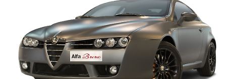 Noch nicht reif für Großserie: Alfa Romeo lackiert zumindest die limitierte Sonderserie "Italia Independent" schon einmal in mattem Lack.