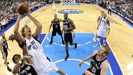 Sieg gegen San Antonio Spurs: Mavs sind noch im Rennen