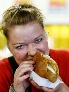 Bulette in Wurstform:Es heißt, Frikandeln schmecken besser als sie aussehen.