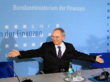 Schäuble will die Banken in Einzelgesprächen von einem stärkeren Engagement in Girechenland überzeugen.