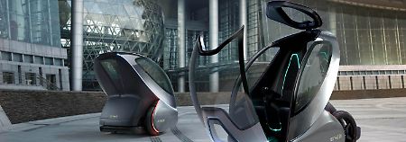 General Motors will das Auto neu erfinden: Ein erstes Ergebnis der Überlegungen ist das auf der Expo gezeigte Elektronic Networked Vehicle EN-V. 