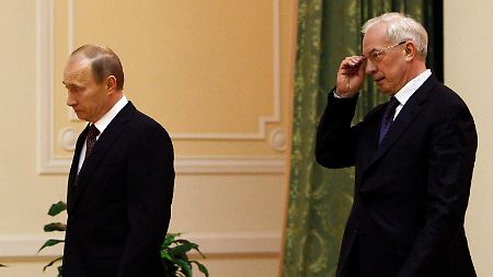 Koch und Kellner: Wladimir Putin und Mikola Asarow.