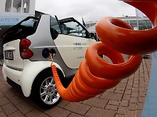 Für deutsche Autobauer sind smarte Lösungen gefragt, um von Elektroautos künftig nicht nur die Rücklichter zu sehen.