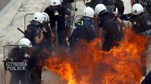 Todesopfer werden beigesetzt: In Athen kehrt Ruhe ein