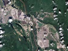 Der Abbau der Ölsande am Fluss Athabasca in der kanadischen Provinz Alberta erstreckt sich über ein Gebiet, das größer ist als Bayern. Und die Fläche wächst noch immer.
