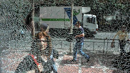 Der Protest gegen die Sparpläne der Regierung entluden sich in gewalttätigen Ausschreitungen.