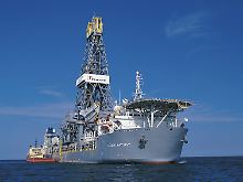 Mit dem firmeneigenen Bohrschiff "Discovery Enterprise" will Transocean mithelfen, das Leck am Grund des Golfs von Mexico zu stopfen.