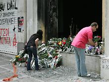 In dieser Bankfiliale starben durch den Brandsatz von Randaliererrn drei Menschen.