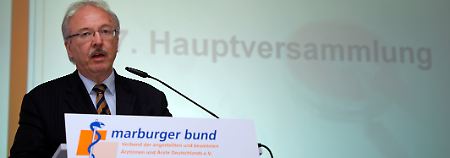 Gewerkschaftschef Henke bei seiner Rede.