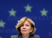 Unter dem unsichtbaren Rettungschirm: Spaniens Finanzministerin Elena Salgado.