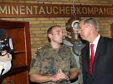 Bei seinen Truppenbesuchen hörte Robbe über die Jahre immer die gleichen Klagen.