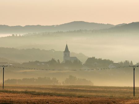 Friedlich schaut sie aus, die Vulkaneifel. Doch in der Erde brodelt es.